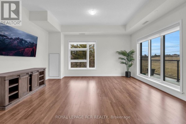 Bathroom - 413 - 555 William Graham Drive, Aurora, ON L4G3H9 Photo 4