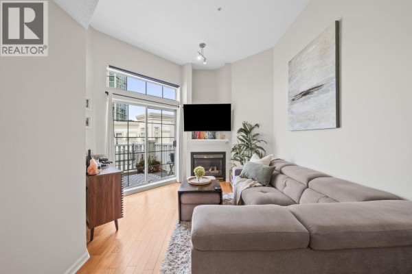 413 147 E 1st Street, North Vancouver, BC V7L1B2 Photo 3