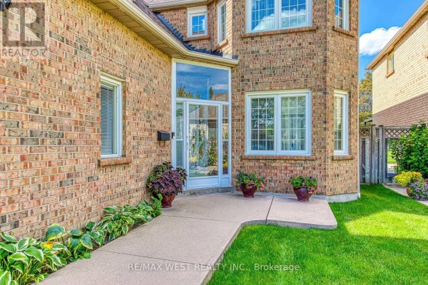 Family room - 413 Camden Circle, Mississauga, ON L4Z2P4 Photo 4