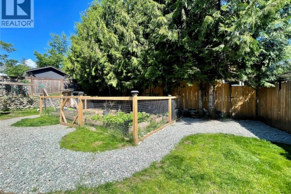Laundry room - 413 Cedar Cres, Gold River, BC V0P1G0 Photo 3