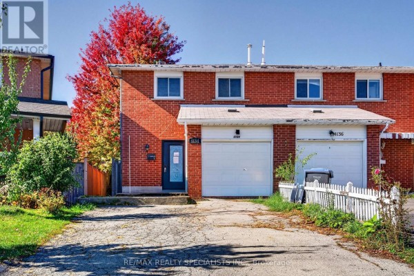Living room - 4134 Clevedon Drive, Mississauga, ON L4Z1J5 Photo 3