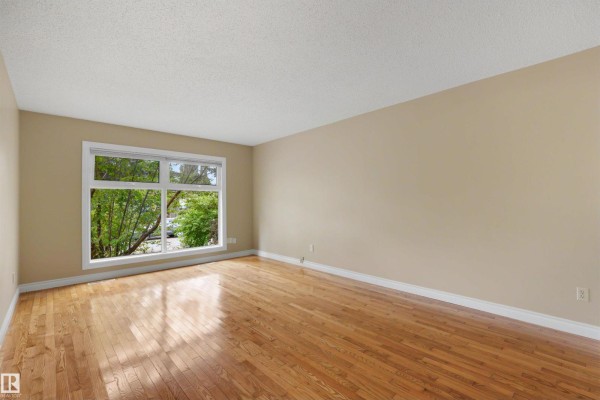 Dining room - 4139 122 St Nw, Edmonton, AB T6J1Z1 Photo 2