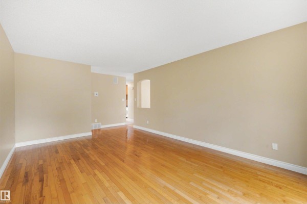 Primary Bedroom - 4139 122 St Nw, Edmonton, AB T6J1Z1 Photo 4
