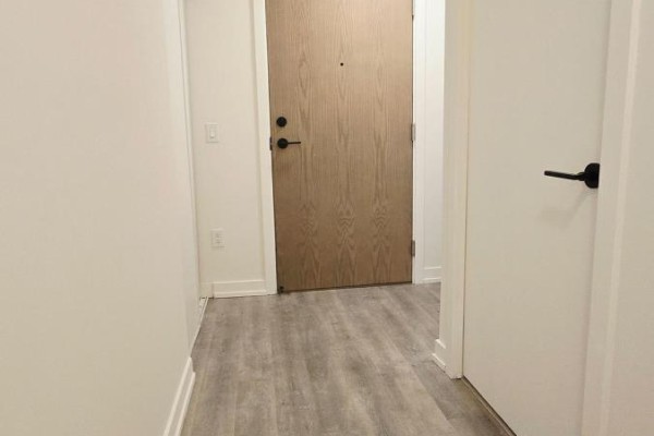Living room - 414 - 2300 St Clair Avenue W, Toronto, ON M6N0B3 Photo 2