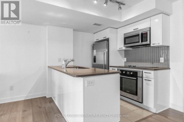 Living room - 414 - 295 Adelaide Street W, Toronto, ON M5V0L4 Photo 4