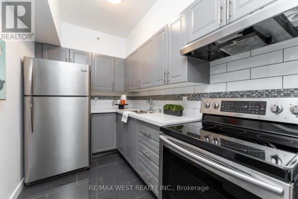 Living room - 414 - 5800 Sheppard Avenue E, Toronto, ON M1B5J7 Photo 3