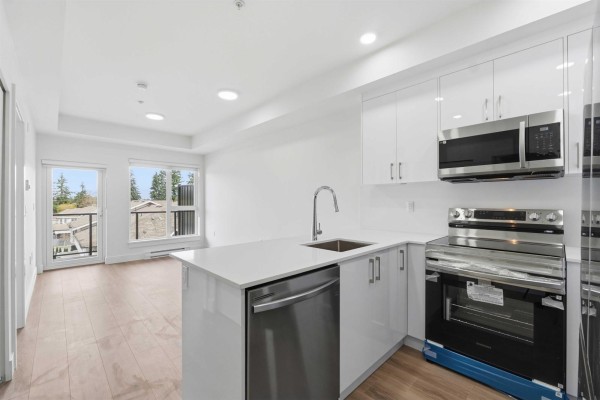 414 15739 Fraser Highway, Surrey, BC, photo 2