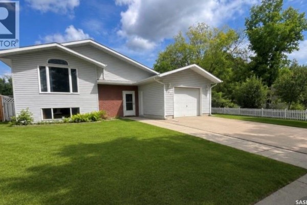 414 1st Street E, Meadow Lake, SK, photo 2