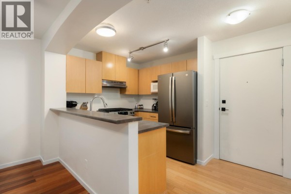 414 9319 University Crescent, Burnaby, BC V5A4Y5 Photo 2