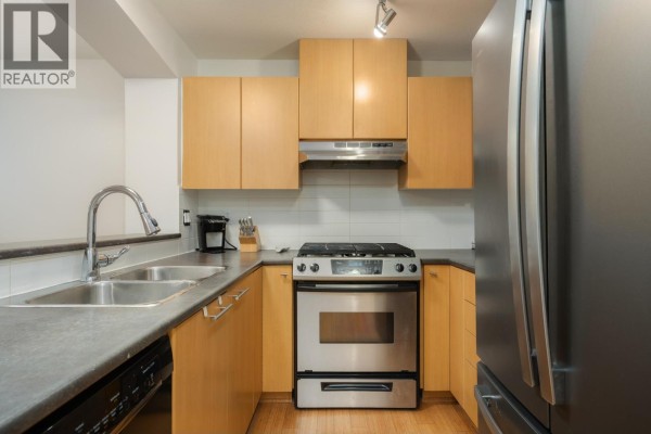 414 9319 University Crescent, Burnaby, BC V5A4Y5 Photo 3