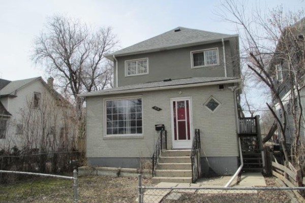 Eat in kitchen - 414 Aikins Street, Winnipeg, MB R2W4H5 Photo 2