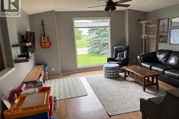 Dining room - 414 Darlington Street E, Yorkton, SK S3N4A1 Photo 2