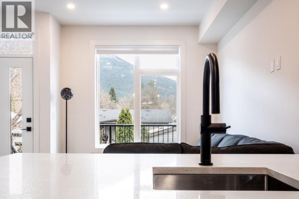 Living room - 414 Humbert Street Unit# 13, Revelstoke, BC V0E2S1 Photo 5