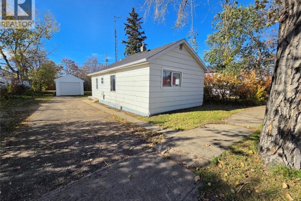 Bedroom - 414 Young Street, Bienfait, SK S0C0M0 Photo 2