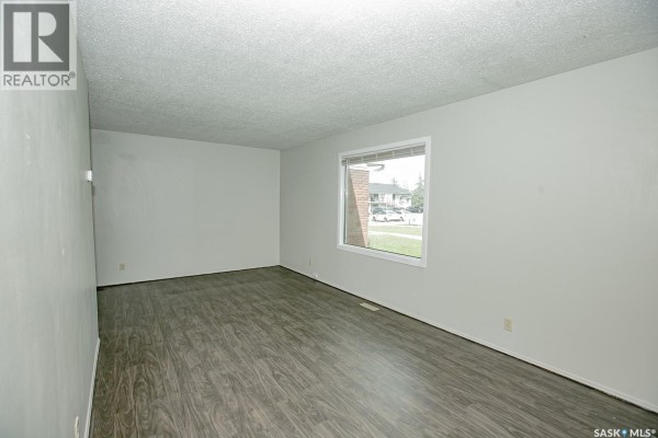 2pc Bathroom - 4140 Castle Road, Regina, SK S4S6A4 Photo 2