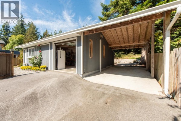 4144 Browning Road, Sechelt, BC V7Z0A2 Photo 2