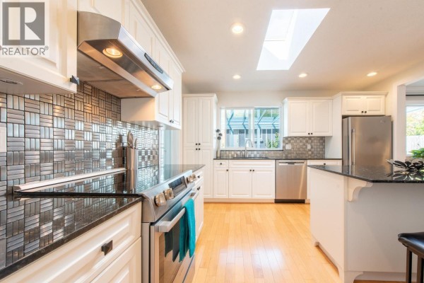 4144 Browning Road, Sechelt, BC V7Z0A2 Photo 4