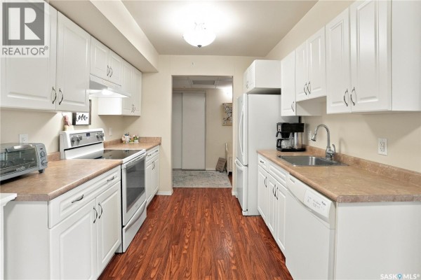 Foyer - 415 1802 106th Street, North Battleford, SK S9A3T5 Photo 4