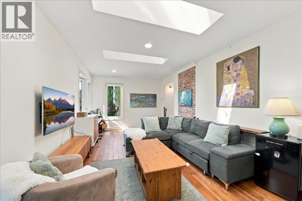 4151 Fircrest Place, North Vancouver, BC V7K3A2 Photo 5