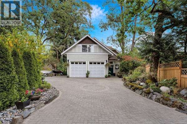 4151 Quadra St, Saanich, BC, photo 2
