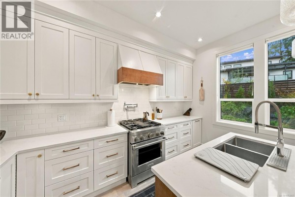 Ensuite - 4157 Jagat Pl, Saanich, BC V8X5H3 Photo 5