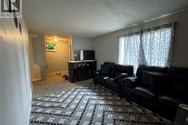 Foyer - 4158 Castle Road, Regina, SK S4S6A4 Photo 3