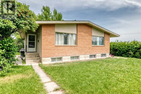 Bedroom - 416 & 418 33 Avenue Ne, Calgary, AB T2E2J1 Photo 2