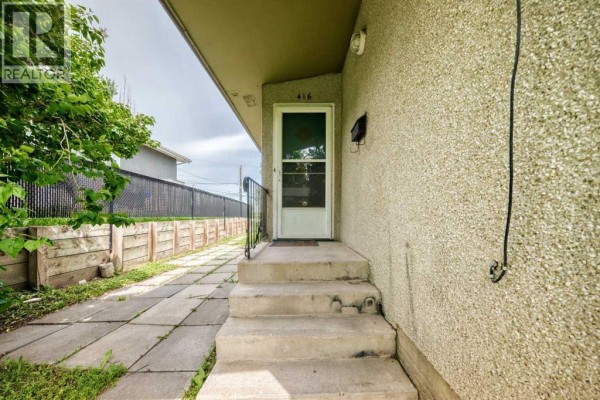 4pc Bathroom - 416 & 418 33 Avenue Ne, Calgary, AB T2E2J1 Photo 3