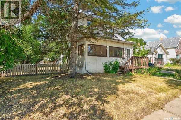 Kitchen - 416 5th Avenue Nw, Moose Jaw, SK S6H3X9 Photo 4