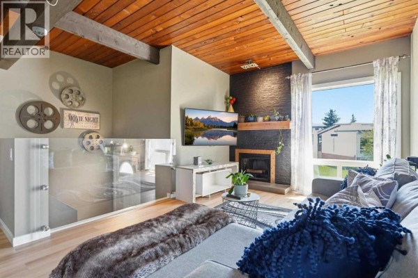 Living room - 416 Pinemont Gate Ne, Calgary, AB T1Y2R6 Photo 4