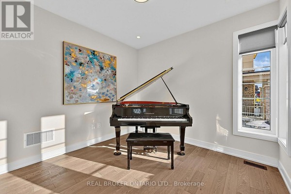 Eating area - 416 Seaview Heights, East Gwillimbury, ON L9N0C6 Photo 4
