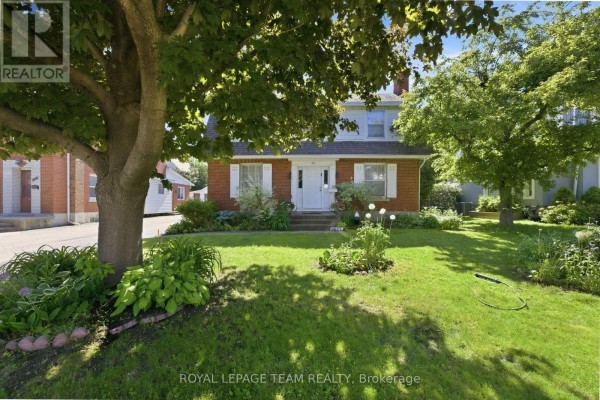 Primary Bedroom - 416 Tweedsmuir Avenue, Ottawa, ON K1Z5N5 Photo 5