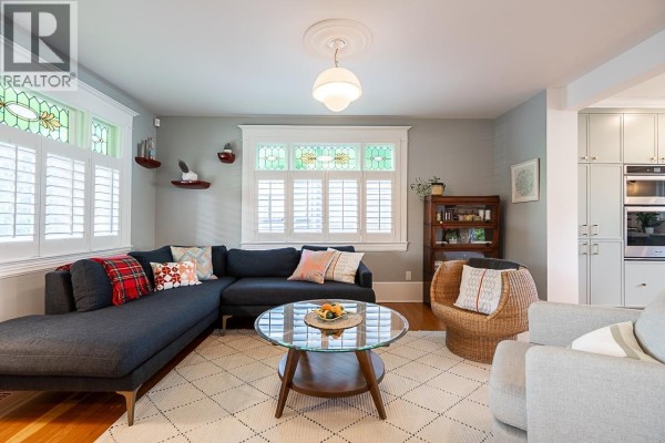 416 W 6th Street, North Vancouver, BC V7M1K9 Photo 5
