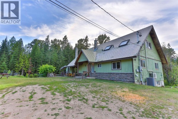 Living room - 4161 Verigin Road, Nelson, BC V1L6V9 Photo 4