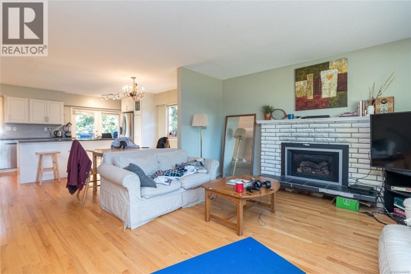 4167 Thornhill Cres, Saanich Residential Sold $1,150,000