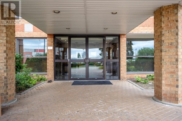 417 - 6 Humberline Drive, Toronto, ON, photo 2
