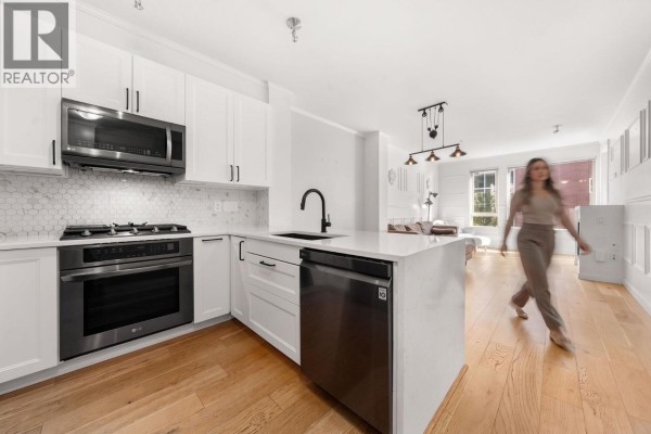 417 119 W 22nd Street, North Vancouver