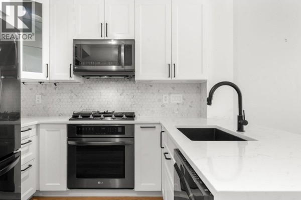 417 119 W 22nd Street, North Vancouver, BC V7M0B4 Photo 3