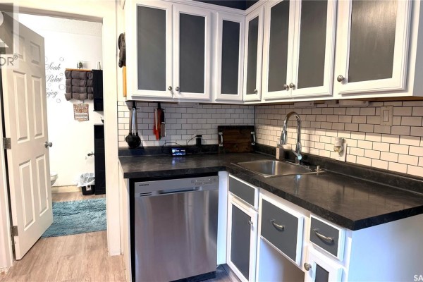 Dining room - 417 3rd Street, Estevan, SK S4A0P1 Photo 3