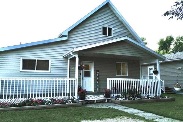 Living room - 417 Lachance Street, Somerset, MB R0G2L0 Photo 2