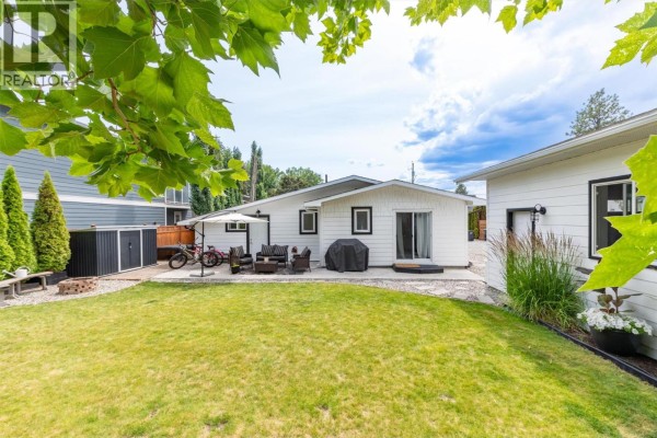 3pc Ensuite bath - 4172 San Clemente Avenue, Peachland, BC V0H1X6 Photo 4
