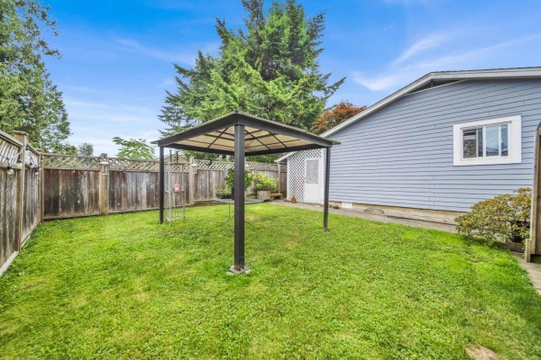 4174 Bradner Road, Abbotsford, BC V4X1S8 Photo 5