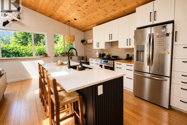41741 Dogwood Place, Squamish, BC, photo 2