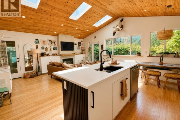 41741 Dogwood Place, Squamish, BC, photo 3