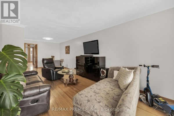 Kitchen - 4178 Dursley Crescent, Mississauga, ON L4Z1J7 Photo 4