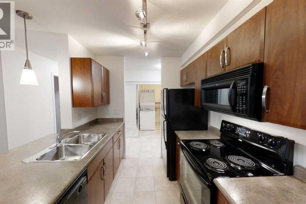 4pc Bathroom - 418, 9124 96 Avenue, Grande Prairie, AB T8X0A1 Photo 2