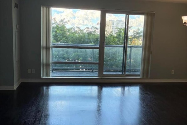 Kitchen - 418 - 2035 Sheppard Avenue E, Toronto, ON M2J0A8 Photo 3