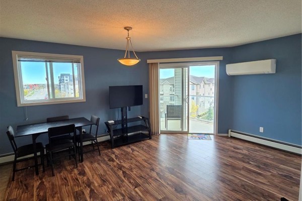 Living room - 418 303 Lowe Road, Saskatoon, SK S7S1P2 Photo 2