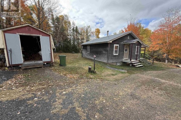 Living room - 418 Charles Hill Road, Farmington, NS B0R1E0 Photo 5