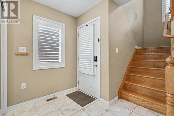 418 Kitty Murray Lane, Hamilton, ON L9K0E2 Photo 4